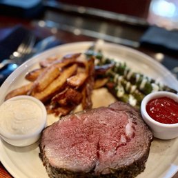 The Lime Lite signature dishes  Prime Rib, New York Steak, Filet Mignon, Classic Cocktails (e.g., Martini, Manhattan), French Onion Soup.
﻿﻿﻿
